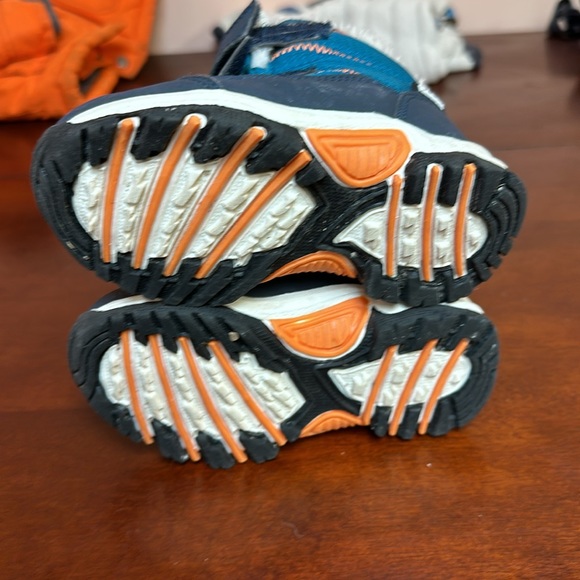 Mountain Warehouse winter boots. Boys size 8US toddler - Picture 5 of 7